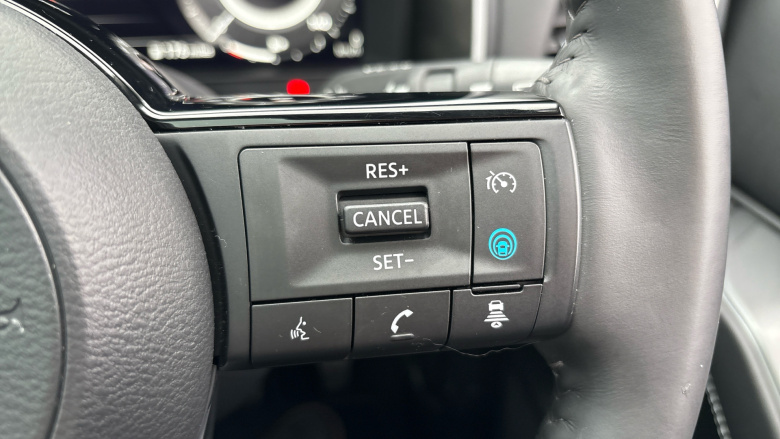 Nissan Qashqai 1.3 DiG-T MH N-Connecta 5dr Petrol Hatchback